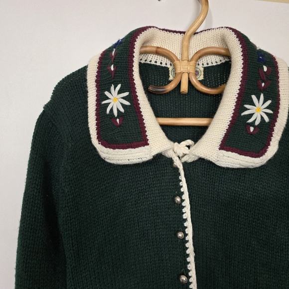 Vintage Women's Buttondown Green Sweater with Embroidered Floral Collar - Picture 5 of 8